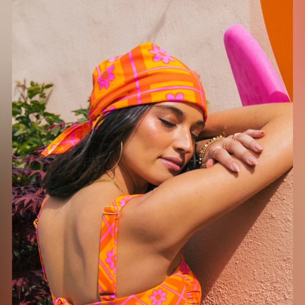 New Barbie x Mumu Groovy Babe Vibrant Orange and Pink Floral Headscarf - Picture 3 of 4